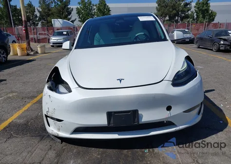 2023 Tesla Model Y Awd/Long Range Dual Motor All-Wheel Drive z USA, uszkodzony, nr VIN 7SAYGAEE0PF806900